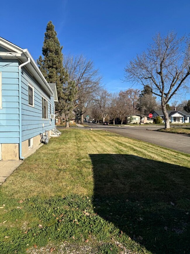 Building Photo - 2201 W State St