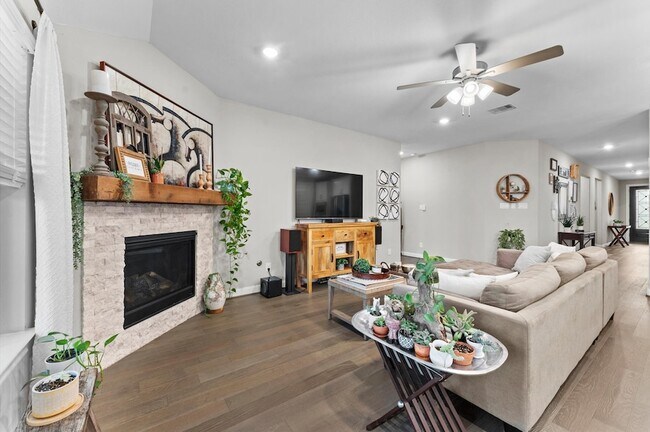 Building Photo - 2185 Woodland Pine Dr