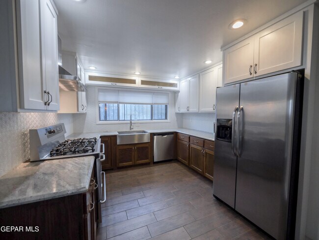 Building Photo - 3213 El Morro Rd