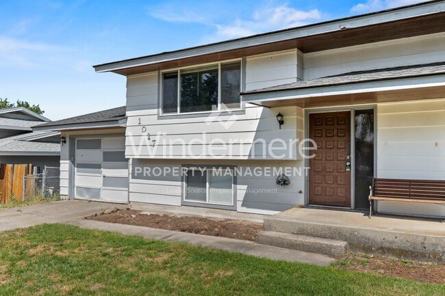 Building Photo - 1017 S Robie Rd