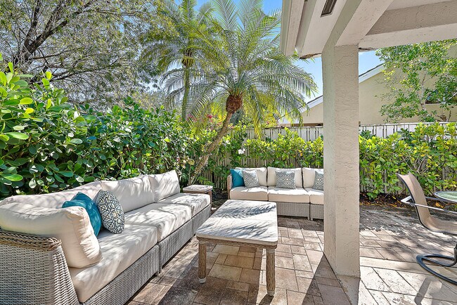 Building Photo - 15 Commodore Pl