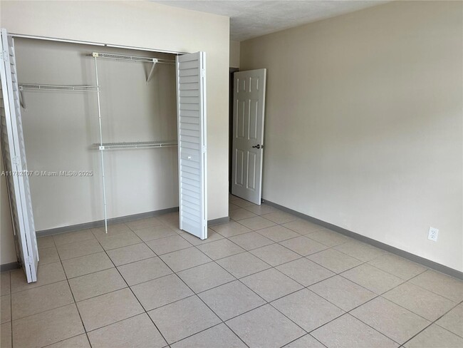 Building Photo - 5828 SW 117th Terrace