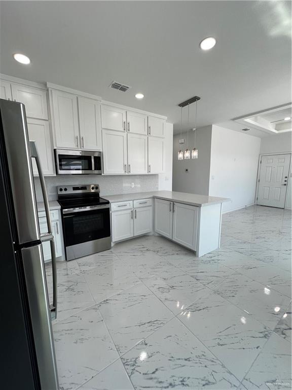 Building Photo - 20 Selena St