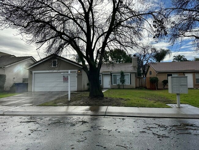 Building Photo - MODESTO 3 BEDROOM 2 BATH HOME