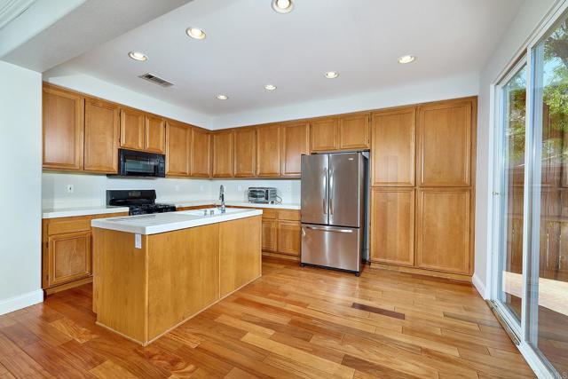 Building Photo - 402 Paseo Del Concho