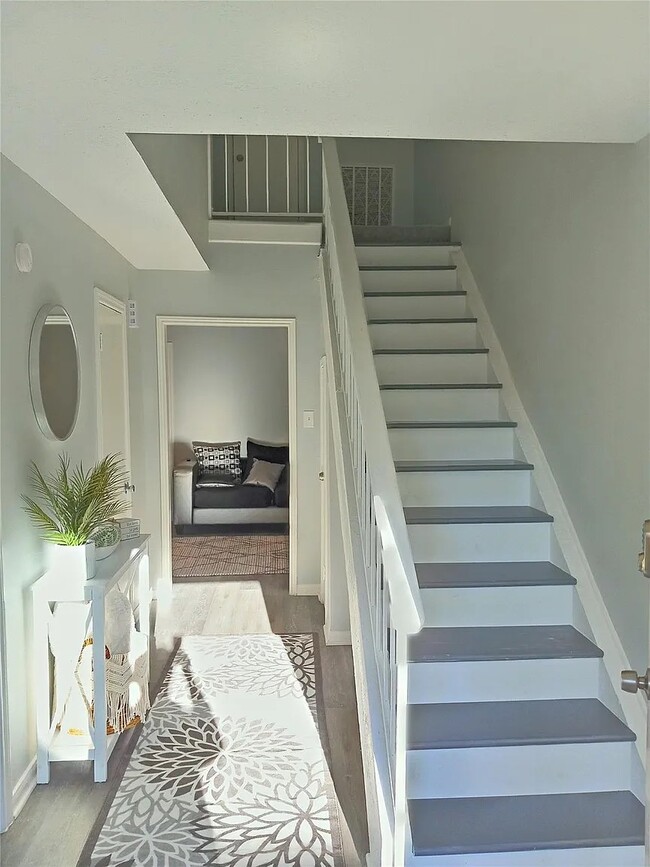 Building Photo - 800 Country Pl Dr