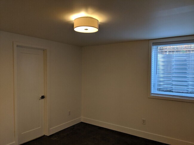 Building Photo - 121/123 N. Garrison Road