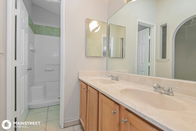 Building Photo - 737 E Oregon St