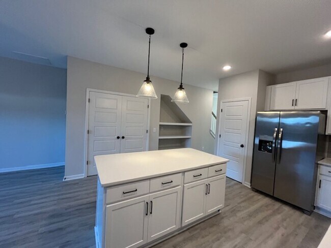 Building Photo - Stunning townhouse located in the heart of Winnabow!