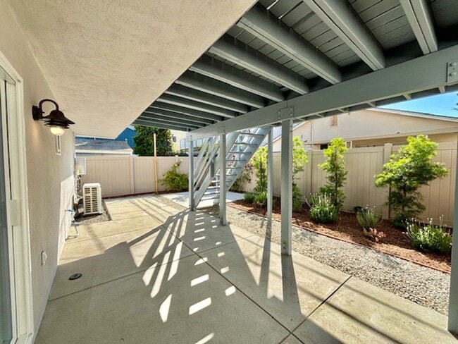 Building Photo - 136 Ventura Ave