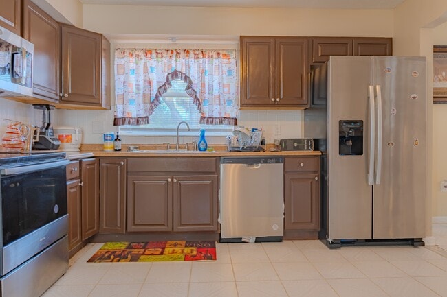 Building Photo - 6203 Tebbetts Dr