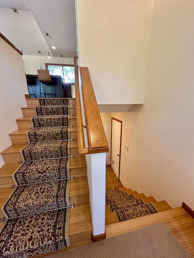 Building Photo - Stunning Running Y Ridge Home with Lake Views – Furnished or Unfurnished!