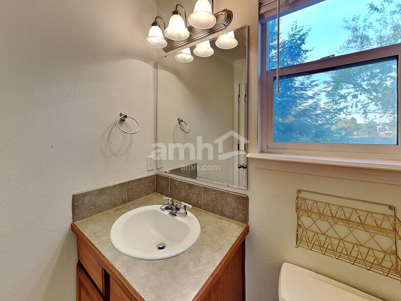 Building Photo - 6511 S Acacia Ave