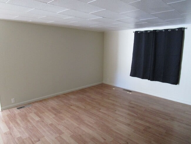 Building Photo - *APPLICATIONS PENDING* 3 Bedroom Home on 3/4 Acre - Available Soon!