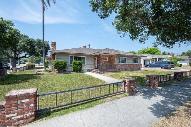 Building Photo - Relaxing 4BR Family Home Near Attractions ...