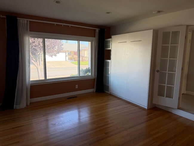 Building Photo - 3415 Isherwood Pl