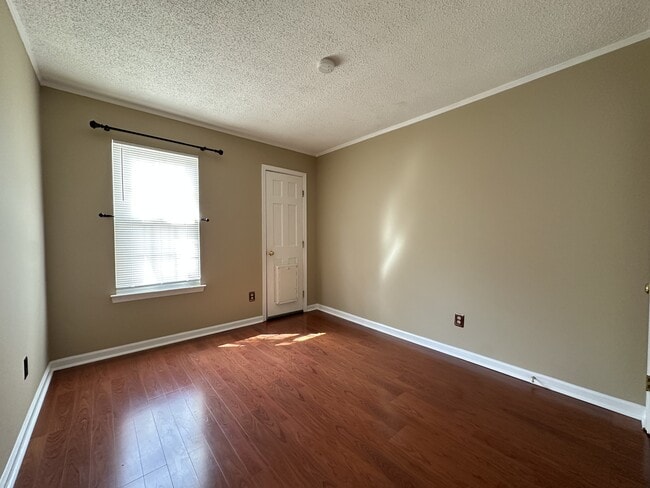 Building Photo - 3990 Roebling Ln
