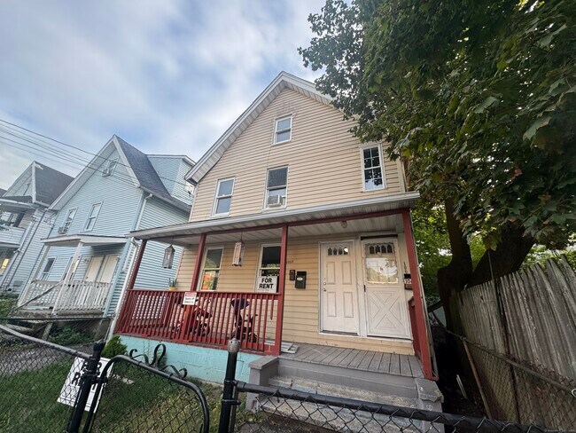 Building Photo - 1059 Hancock Ave