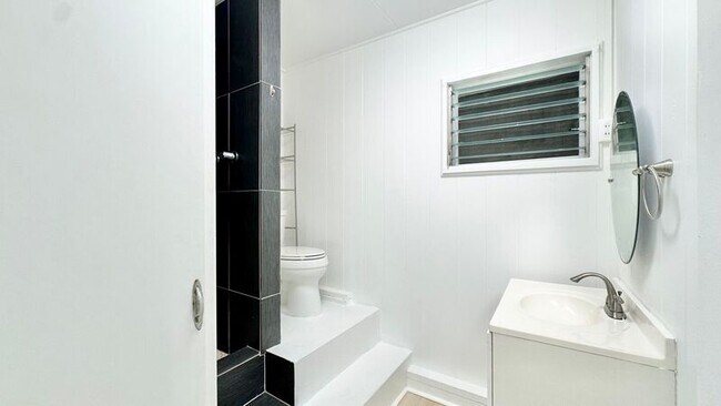 Building Photo - 3007 Lanikaula St