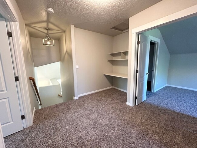 Building Photo - Lochsa Falls 5 Bedroom Home with Private B...