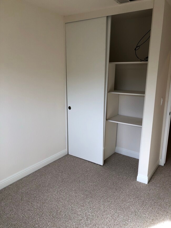 Building Photo - 818 Juno Ln