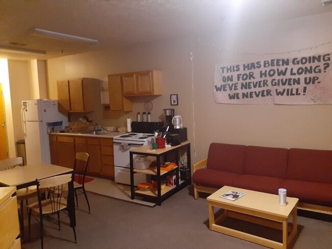 Building Photo - 341 4th Ave