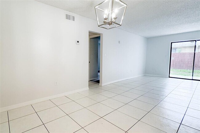 Building Photo - 310 Cherokee Ct