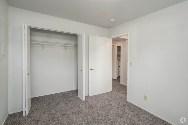 2BR, 1BA - 900SF - Bedroom - Aspen Heights