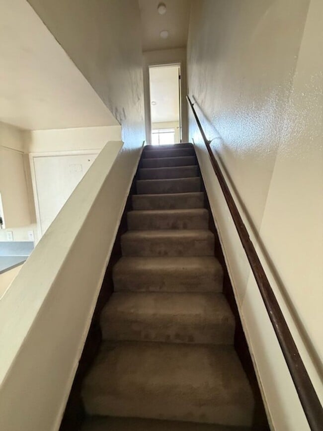 Building Photo - Spacious 4-Bedroom Duplex Near Westfield Mall