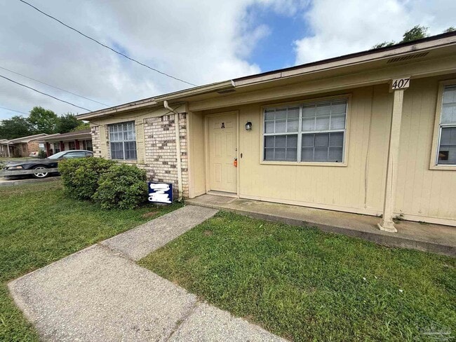 Building Photo - 407 Schubert Dr