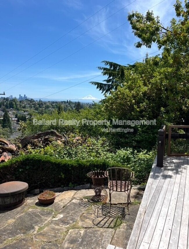 Building Photo - 3402 37th Ave W