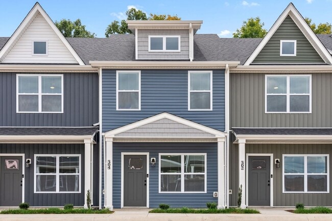Primary Photo - Luxury Townhome For Rent Near Billy Dunlop...