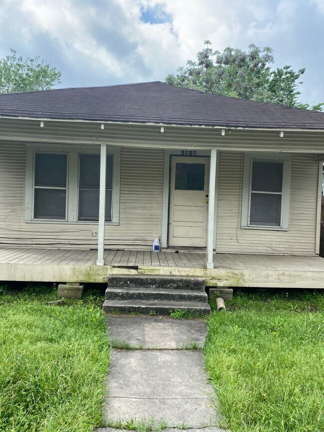 Primary Photo - 2 bedroom One Bath Home For Rent