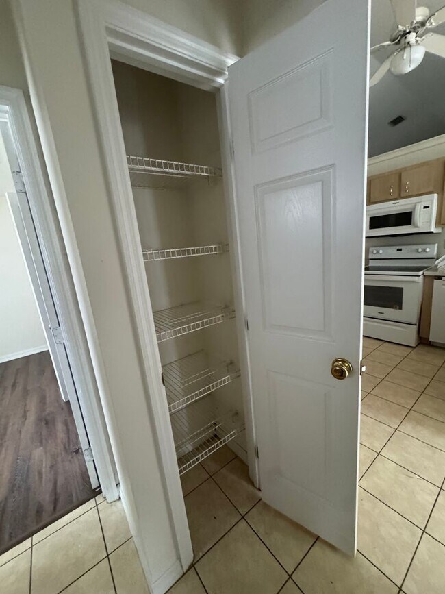 Building Photo - Charming 3BR/2BA Home in Countryside Estat...