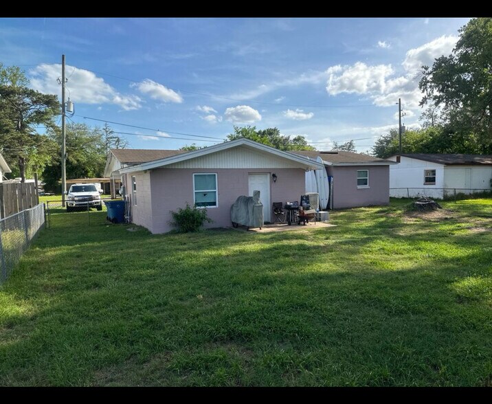 Building Photo - 4261 Key Largo Dr