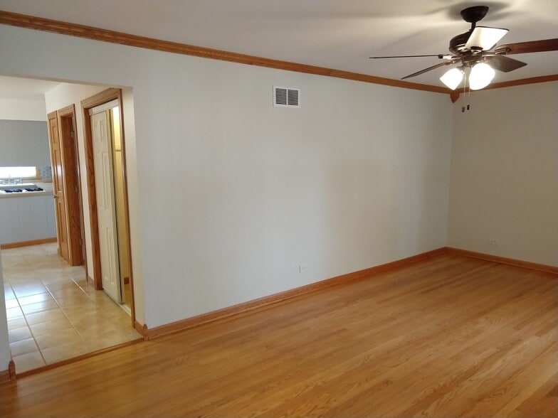 Building Photo - 1343 Woodview Ln