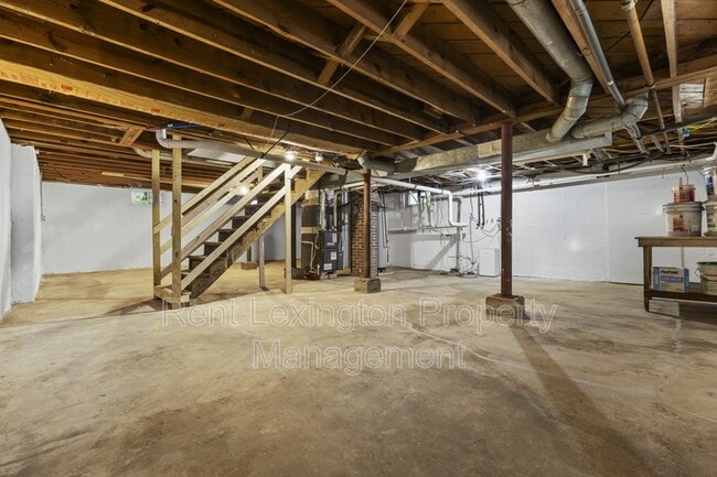 Building Photo - 864 Meadow Ln