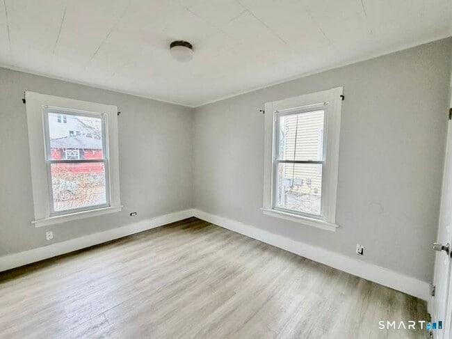 Building Photo - 15 Bassett St