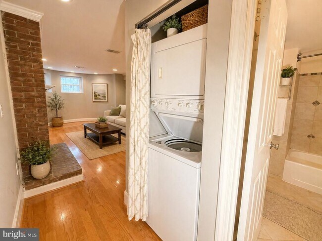 Building Photo - 1421 T St NW