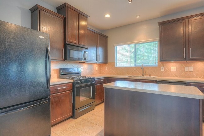 Building Photo - 13802 Dunhurst Ln