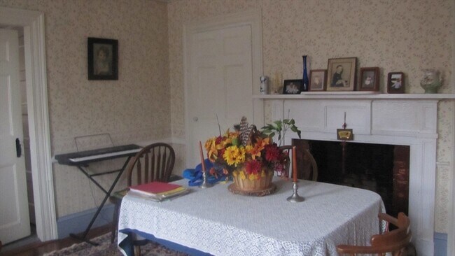 Building Photo - 1031 Main St