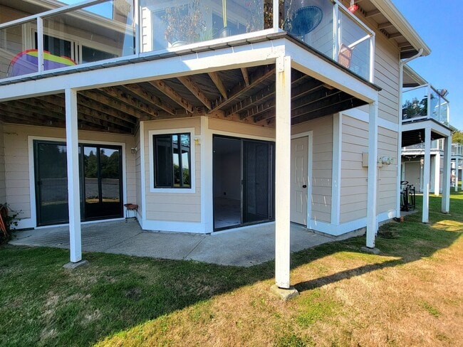 Building Photo - ALL NEW Poulsbo Waterfront Condo, all util...