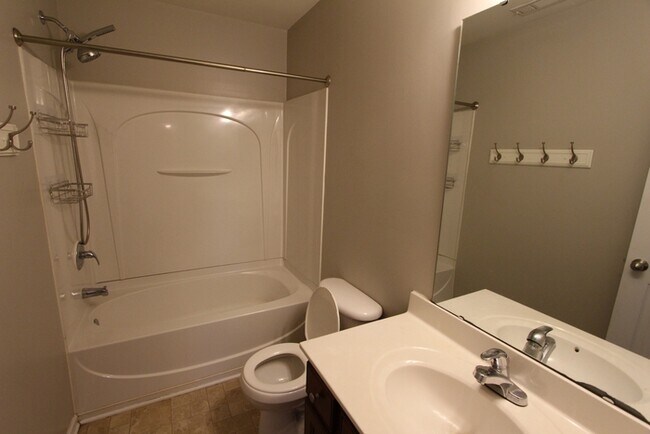 Building Photo - 663 Winding Branch Rd