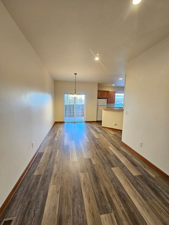 Building Photo - Lakefront Condo in Gated Community