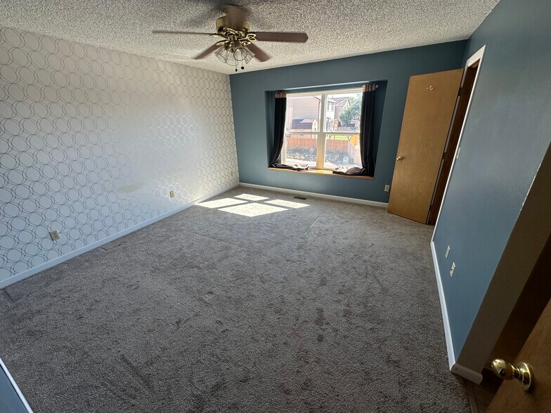 Building Photo - 6682 Chantilly Pl