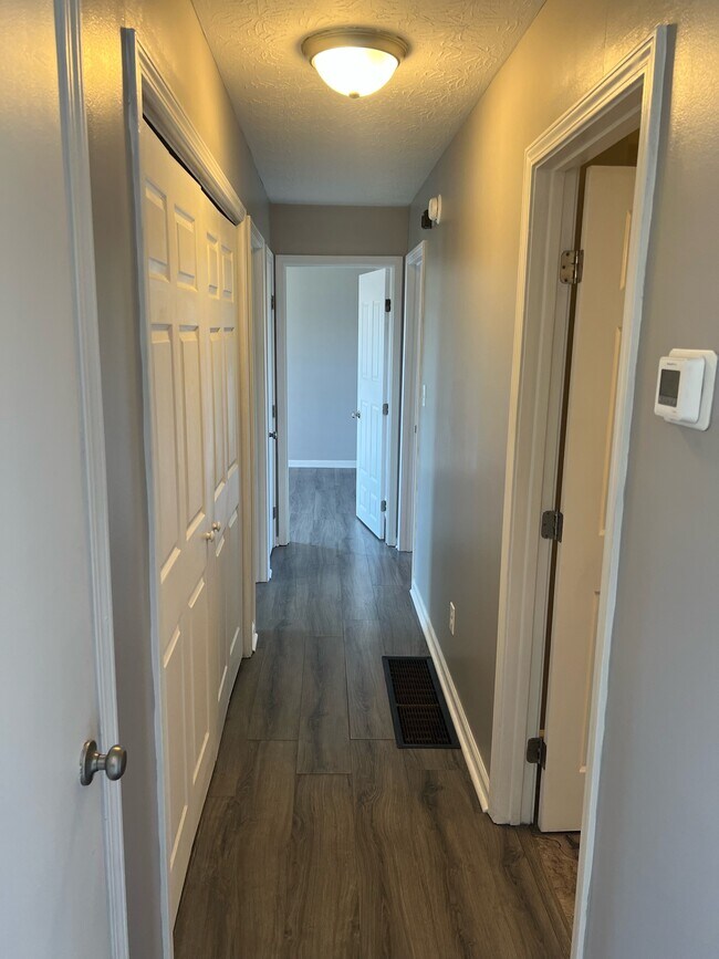 Building Photo - 1068 Edgewood Way