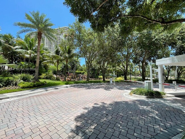 Building Photo - 20281 E Country Club Dr
