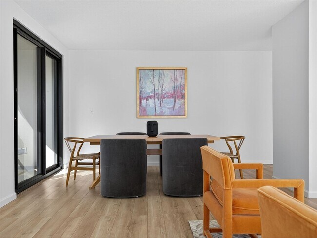 Building Photo - 65 E India Row