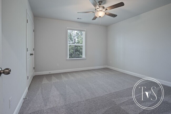 Building Photo - RATE DROP ALERT (was $3500/month) and SUMM...