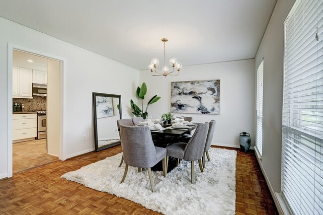 Building Photo - 2330 Willowby Dr